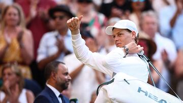 Jannik Sinner, al final de su partido contra Novak Djokovic en Wimbledon.