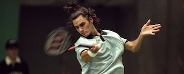 El rapado de Alcaraz, las mechas de Agassi, las rastas de Brown... la peluquería del tenis