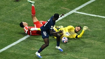 Jamal Musiala y Gianluigi Donnarumma.