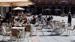 ¿Cuáles son las provincias de Castilla y León, cuántos municipios tiene y cuál es el número de habitantes?