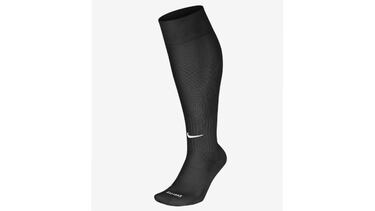 Estos calcetines altos de Nike, los más vendidos en Amazon, están disponibles en seis colores