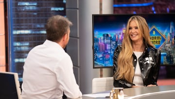 La broma de Pablo Motos en ‘El Hormiguero’ sobre la altura de Elle Macpherson: “Vamos a sentarnos rápido”