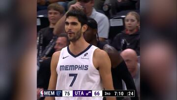 Así fue la exhibición de Santi Aldama a base de triples en su estreno en la NBA 24-25