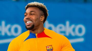 Adama, ovacionado y aplaudido en su primer entrenamiento