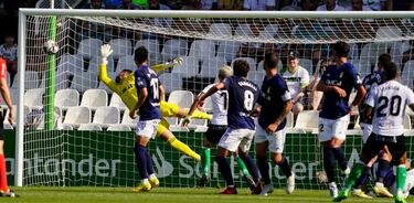 Un penaltito decide la victoria del Oviedo en El Sardinero
