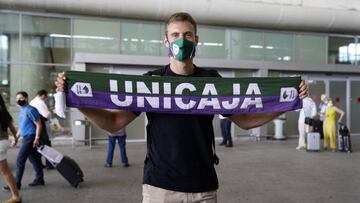 Tim Abromaitis en el aeropuerto de Málaga.