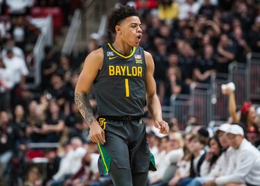 Otro joven con potencial para la universidad de Baylor. George es un escolta de 19 años y 1,93 metros capaz de anotar desde varios rangos. Buen manejo de balón, con un gran primer paso para dejar atrás al defensor y experto en sacar lanzamientos tras bote.