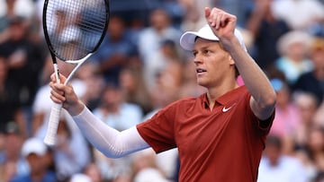Jannik Sinner celebra su victoria contra Denis Shapovalov en el US Open.