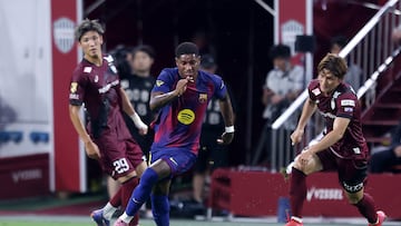 KOBE, JAPAN - JULY 27: FC Barcelona's Marcus Rashford dribbles the ball during the preseason friendly between Vissel Kobe and FC Barcelona at Noevir Stadium Kobe on July 27, 2025 in Kobe, Hyogo, Japan. (Photo by Paul Miller/Getty Images)