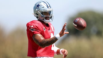 OXNARD, CALIFORNIA - AUGUST 07: Dak Prescott #4 of the Dallas Cowboys participates in a drill during Day 12 of Dallas Cowboys Training Camp at Staybridge Suites Oxnard on August 07, 2025 in Oxnard, California. Luke Hales/Getty Images/AFP (Photo by Luke Hales / GETTY IMAGES NORTH AMERICA / Getty Images via AFP)