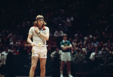 Ganador de 11 Grand Slams y leyenda absoluta de los años 70, Borg nunca pudo conquistar el US Open. Fue cuatro veces finalista (1976, 1978, 1980 y 1981), pero siempre cayó en el último paso. A pesar de su dominio en Roland Garros y Wimbledon, la superficie dura de Nueva York se convirtió en la gran espina de su carrera. Tras disputas con la ITF y la ATP, “IceBorg” decidió retirarse a los 26 años, cuando todavía estaba en la cima del tenis, cerrando prematuramente una de las carreras más deslumbrantes de la historia del deporte.  
