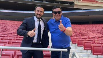 El Mono Burgos con Karapidis en el Metropolitano.