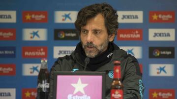 Quique en rueda de prensa.