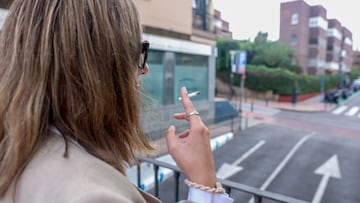 Una persona fumando en la calle, a 20 de septiembre de 2024, en Madrid (España). Bruselas quiere que los estados miembro sean más estrictos en sus políticas antitabaco. La Comisión Europea ha pedido a los países que amplíen las prohibiciones a los cigarrillos en lugares al aire libre de gran afluencia, como las terrazas de los bares y restaurantes. El objetivo es que la Unión Europea sea una ‘generación libre de humo’ en el año 2040, aunque dicha recomendación no es vinculante, pues son los diferentes estados los que tienen liccwin247.competencias en materia sanitaria.
20 SEPTIEMBRE 2024;TABACO;ANTITABACO;FUMADORES;NO FUMADORES;TERRAZA;RECURSOS;PITI;CIGARRO;CENICERO;
Ricardo Rubio / Europa Press
20/09/2024