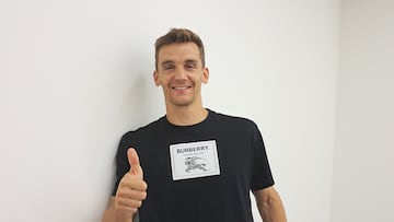 Diego Llorente, tras la entrevista.