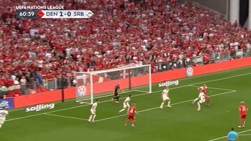 ¡Es uno de los goles del año! La chilena de Poulsen que rivaliza con la de Cristiano y Bale