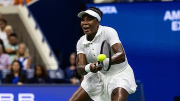 Aug 25, 2025; Flushing, NY, USA; Venus Williams of the United States in action against Karolina Muchova of Czech Republic in the first round of the women’s singles at the US Open at Arthur Ashes Stadium in Billie Jean King National Tennis Centre. Mandatory Credit: Mike Frey-Imagn Images