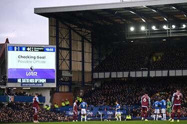 Dyche contiene a Emery