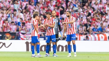 Giuliano Simeone, Le Normand, Oblak y Hancko dialogan en el Atlético-Elche.