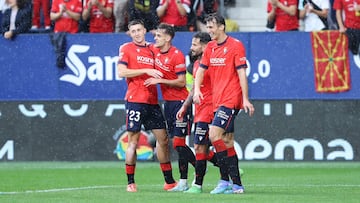 Jugadores de Osasuna celebran la victoria.