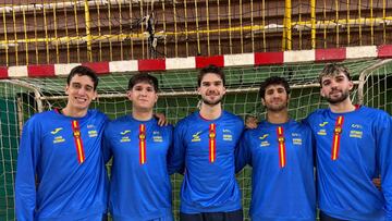 Barrufet, Victor Romero, Djordje Cikusa, Ferrán Castillo y Petar Cikusa, cinco júniors en los Hispanos.