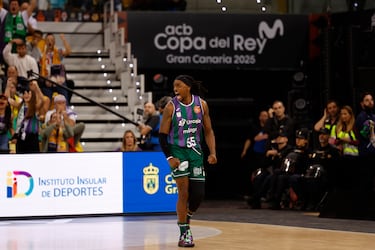 Perry hace añicos la final