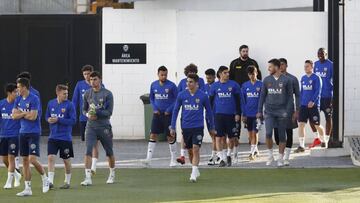 16/04/19 VALENCIA CF
ENTRENAMIENTO PUERTA CERRADA
COQUELIN GONCALO GUEDES FERRAN TORRES NETO