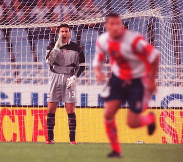 Dejó el Atleti en 2002, de nuevo en Primera. Se retiró en el Espanyol (2004), donde pasó a formar parte de la parcela deportiva. Ahora es el entrenador de porteros de EE UU, junto a Pochettino, a quien ya acompañó en el PSG.