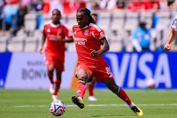 Debutó con el Benfica en 2015 y ganó la Eurocopa 2016 con Portugal, siendo elegido Jugador Joven del torneo. Ese mismo año fichó por el Bayern Múnich, pero no se consolidó y tras una cesión al Swansea en 2017 regresó al Benfica. En 2019 se relanzó con el Lille, ganando la Ligue 1 2020-21, y en 2022 pasó al PSG. En 2023 se marchó cedido a la Roma, pero las lesiones limitaron su participación y en 2024 volvió al Benfica, también cedido, buscando recuperar su mejor nivel.