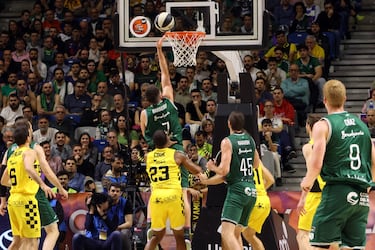 El Tenerife desactiva el plan de Ibon y se ve en semifinales con el Barça