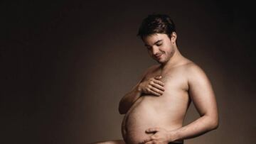 La cerveza alemana Bergedorfer Bier ha lanzado una original campaña en la que los hombres lucen orgullosos su barriga cervecera en un claro guiño a los embarazos de las mujeres.