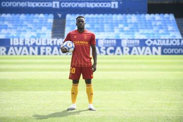 El Zaragoza hace un guiño a los colores de la bandera de Aragón en su segunda equipación