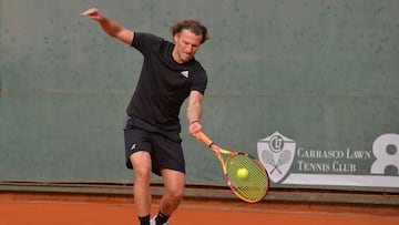 Forlán debutó como profesional en el tenis y deja este puntazo sensacional
