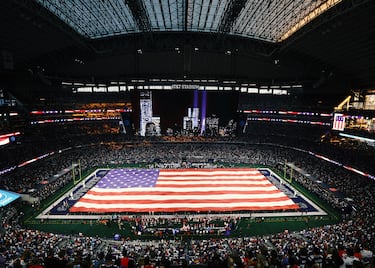 El AT&T Stadium fue sede el 3 de abril de 2016 de Wrestlemania 32, el mayor evento de la WWE, con una asistencia total de 101 763 personas, batiendo el récord histórico de asistencia a un evento de la WWE.