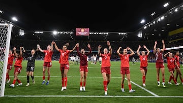 Swiss players acknowledge the fans after beating Iceland 2-0 at the end of the UEFA Women's Euro 2025 Group A football match between Switzerland and Iceland at the Wankdorf stadium in Bern, on July 6, 2025. (Photo by SEBASTIEN BOZON / AFP)