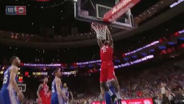 Primer mate en su debut con los Rockets y le pitan técnica por su 'celebración' en pleno vuelo