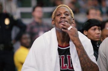 Dennis Keith Rodman disputó 14 temporadas en la NBA, en las que destacó por sus habilidades defensivas y reboteadoras. En la NBA consiguió 5 campeonatos, 2 premios al Jugador Defensivo del Año, y 2 selecciones al All-Star Game. Además, lideró la liga en rebotes 7 veces.