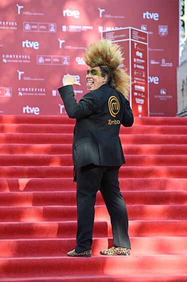 Torita posa en la alfombra roja de la II edición de los Premios Academia de la Moda Española que tiene lugar en la Biblioteca Nacional.