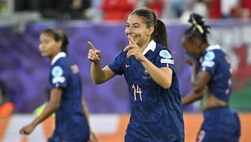 Clara Matéo celebra su gol contra Gales