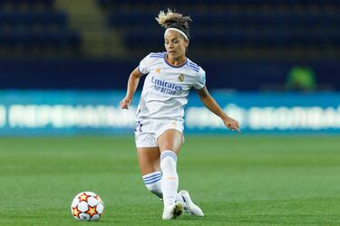 Del cerebro en el juego del Barça a la que lleva la batuta en el Real Madrid: Claudia Zornoza (31 años, Madrid). La centrocampista española es decisiva para las blancas, siendo la futbolista que más minutos y asistencias suma en Liga, con seis pases de gol en esta temporada. Su buena técnica y gran personalidad le han hecho destacar en un inicio convulso del curso en el Real Madrid, donde incluso se ha visto obligada a liderar la sala de máquinas en solitario en algunos partidos ante las lesiones de compañericcwin247.como Kaci, Teresa Abelleira y Maite Oroz. Con un nivel muy bueno, Zornoza será uno de los grandes pilares del juego del Madrid en este 'Clásico'.