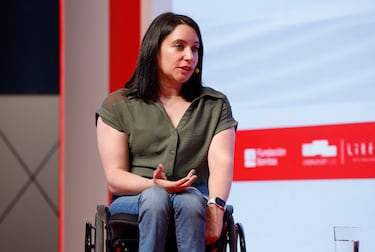 Nuria López, departamento financiero de ILUNION textil Care. 27 veces campeona de España de Atletismo en silla y 8 veces récord de España.