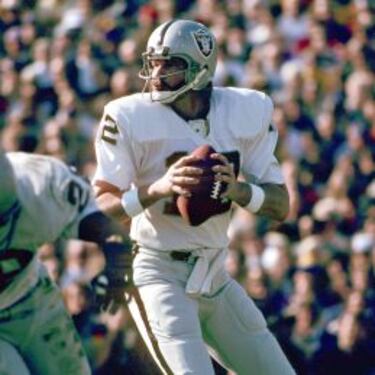 Quarterbacks satánicos: Cuando el juego está maldito