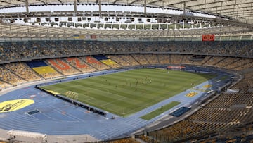Kyiv (Ukraine), 23/08/2022.- Players of Shakhtar Donetsk and Metalist 1925 Kharkiv play during the opening soccer match of the new season of Ukrainian Premier League, at the empty Olimpiyskiy stadium, in Kyiv, Ukraine, 23 August 2022. Ukrainian football Premier League began its new season on 23 August with out fans amid fears of bombs annd missiles alerts, a day before six months of the Russian invasion are marked. Russian troops on 24 February 2022 entered Ukrainian territory, starting a conflict that provoked destruction and a humanitarian crisis. (Abierto, Rusia, Ucrania) EFE/EPA/ROMAN PILIPEY