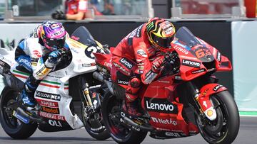 MotoGP - San Marino Grand Prix - Misano World Circuit Marco Simoncelli, Misano Adriatico, San Marino - September 4, 2022 Ducati Lenovo's Francesco Bagnaia in action with Gresini Racing MotoGP's Enea Bastianini during the MotoGP race REUTERS/Jennifer Lorenzini