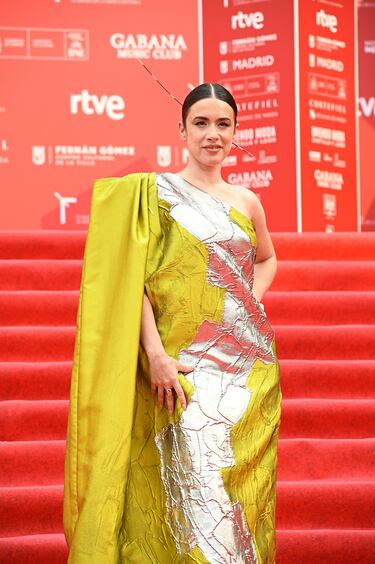 Blanca Paloma posa en la alfombra roja de la II edición de los Premios Academia de la Moda Española que tiene lugar en la Biblioteca Nacional.