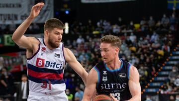 Walker, ante Giedraitis