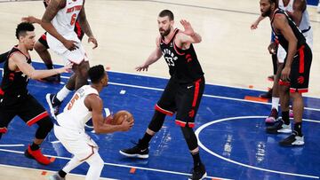 Marc Gasol debutó con Toronto Raptors.