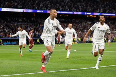 2-0. El nueve del Real Madrid celebra el segundo tanto.
