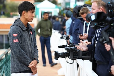 Nishikori, obligado a disculparse tras ser cazado siendo infiel a su mujer con una modelo