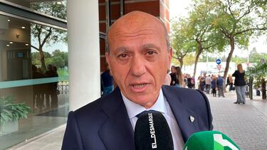 José María del Nido, expresidente del Sevilla, acudió al tanatorio para despedir a su homólogo bético.
